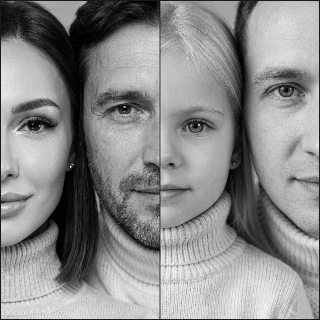 ИИ-фотосессия по фото: чёрно-белый макропортрет отца и дочери, составленный из двух половин лиц крупным планом в светлых вязаных свитерах с высоким воротом.